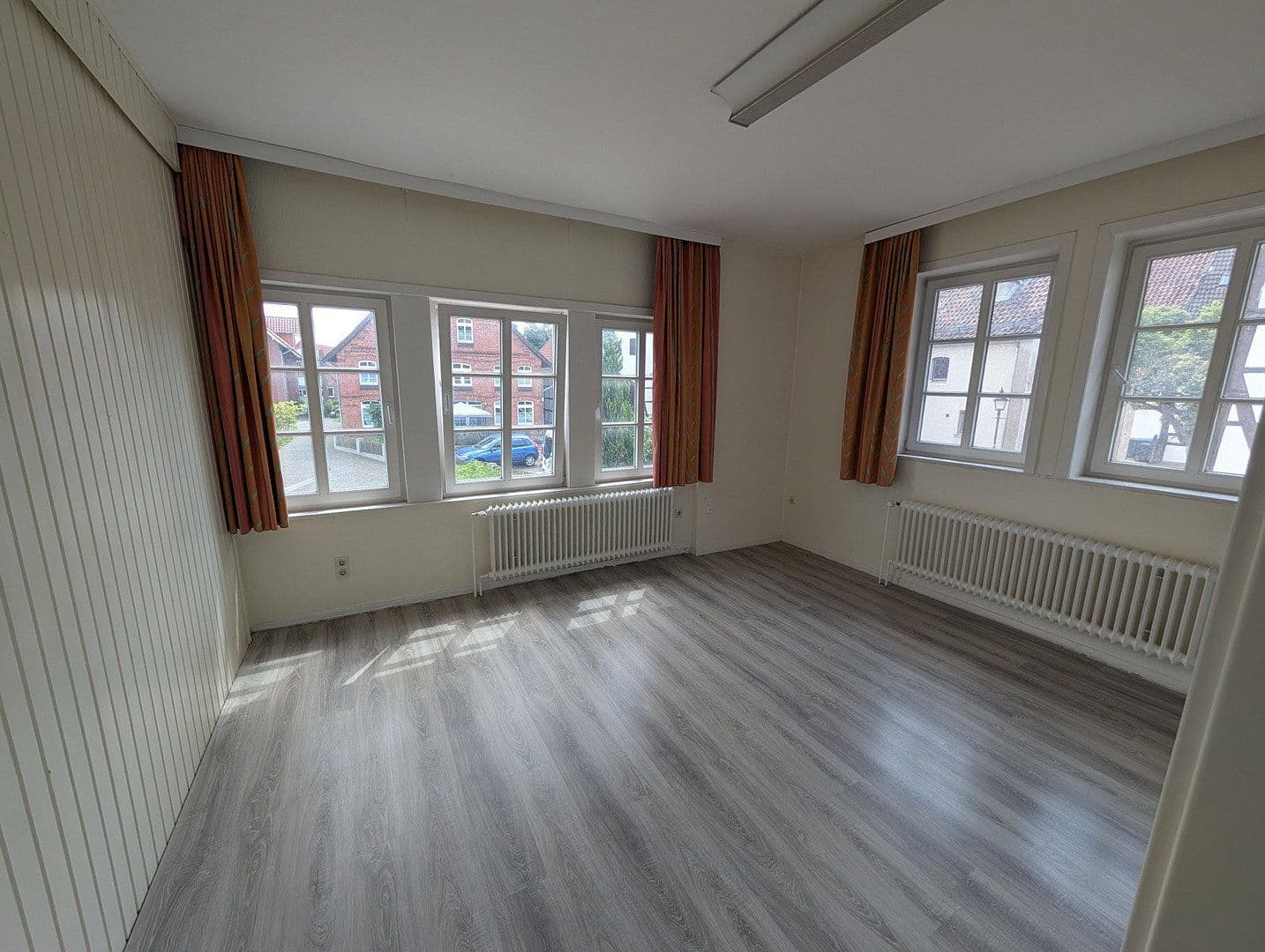 Predaj domu 350 m², pozemok 327 m², Neue Straße 11, Bad Münder am Deister, Dolné Sasko Predaj domu 350 m², pozemok 327 m², Neue Straße 11, Bad Münder am Deister, Dolné Sasko