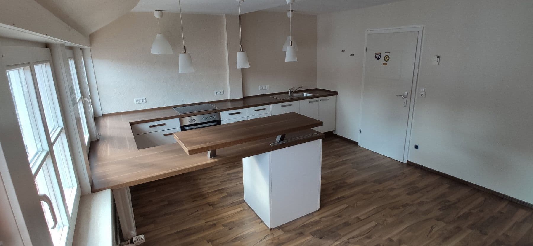 Predaj domu 350 m², pozemok 327 m², Neue Straße 11, Bad Münder am Deister, Dolné Sasko Predaj domu 350 m², pozemok 327 m², Neue Straße 11, Bad Münder am Deister, Dolné Sasko