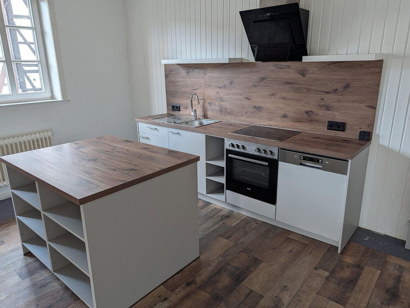 Predaj domu 350 m², pozemok 327 m², Neue Straße 11, Bad Münder am Deister, Dolné Sasko Predaj domu 350 m², pozemok 327 m², Neue Straße 11, Bad Münder am Deister, Dolné Sasko