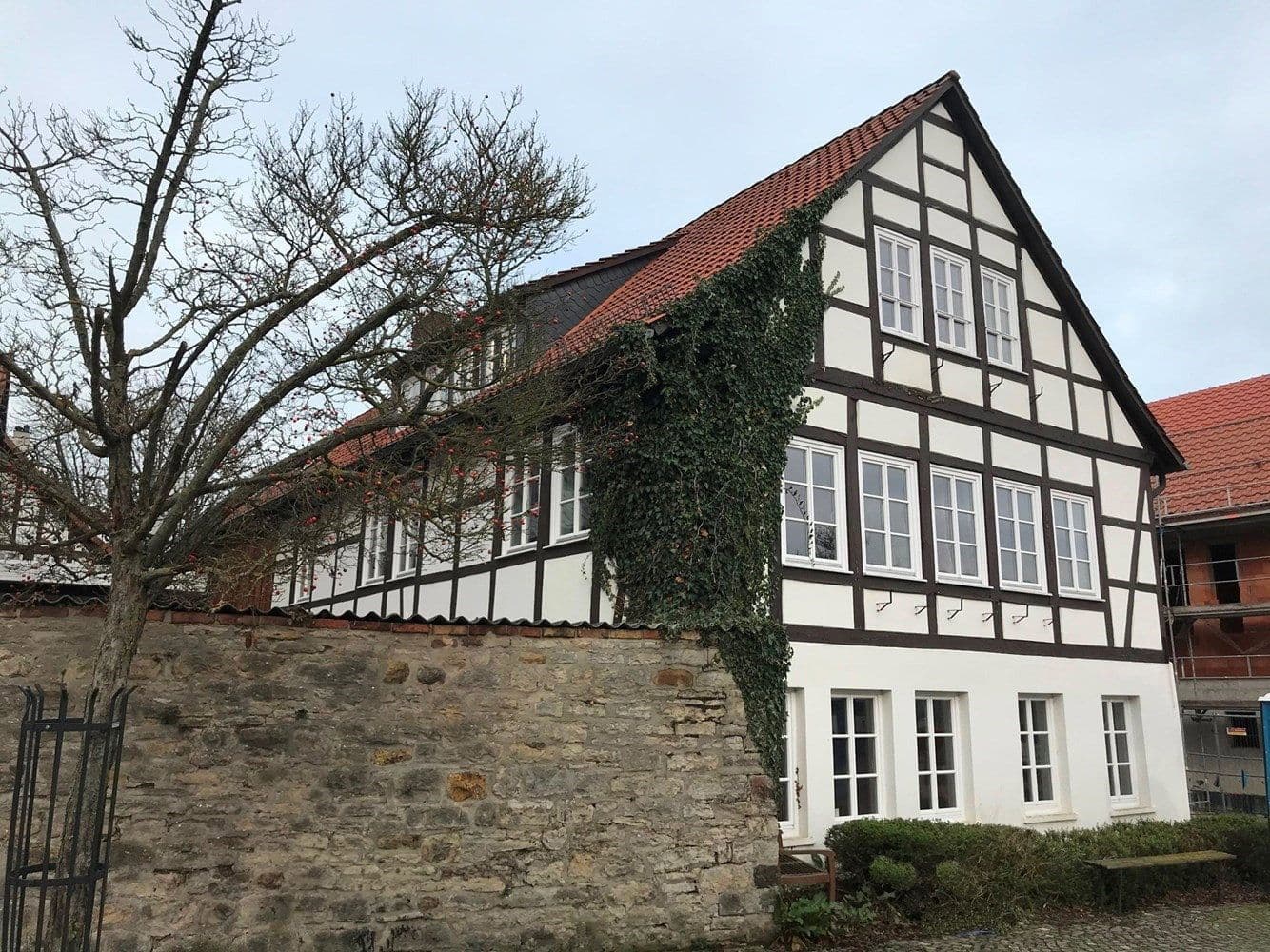 Predaj domu 350 m², pozemok 327 m², Neue Straße 11, Bad Münder am Deister, Dolné Sasko Predaj domu 350 m², pozemok 327 m², Neue Straße 11, Bad Münder am Deister, Dolné Sasko