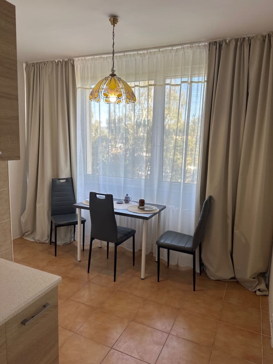 Prenájom bytu 2-izbový 62 m², 17. listopadu, Chomutov, Ústecký kraj Prenájom bytu 2-izbový 62 m², 17. listopadu, Chomutov, Ústecký kraj