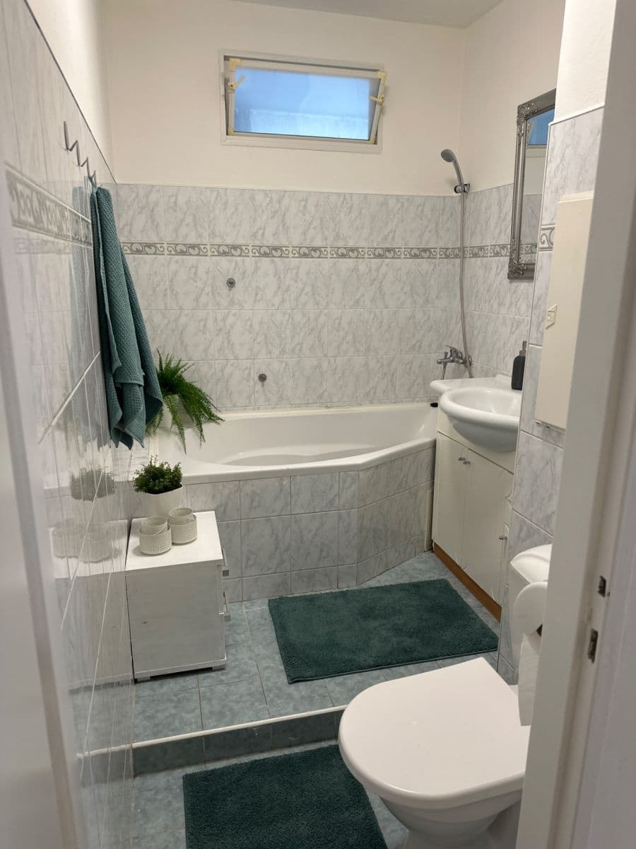 Prenájom bytu 2-izbový 62 m², 17. listopadu, Chomutov, Ústecký kraj Prenájom bytu 2-izbový 62 m², 17. listopadu, Chomutov, Ústecký kraj