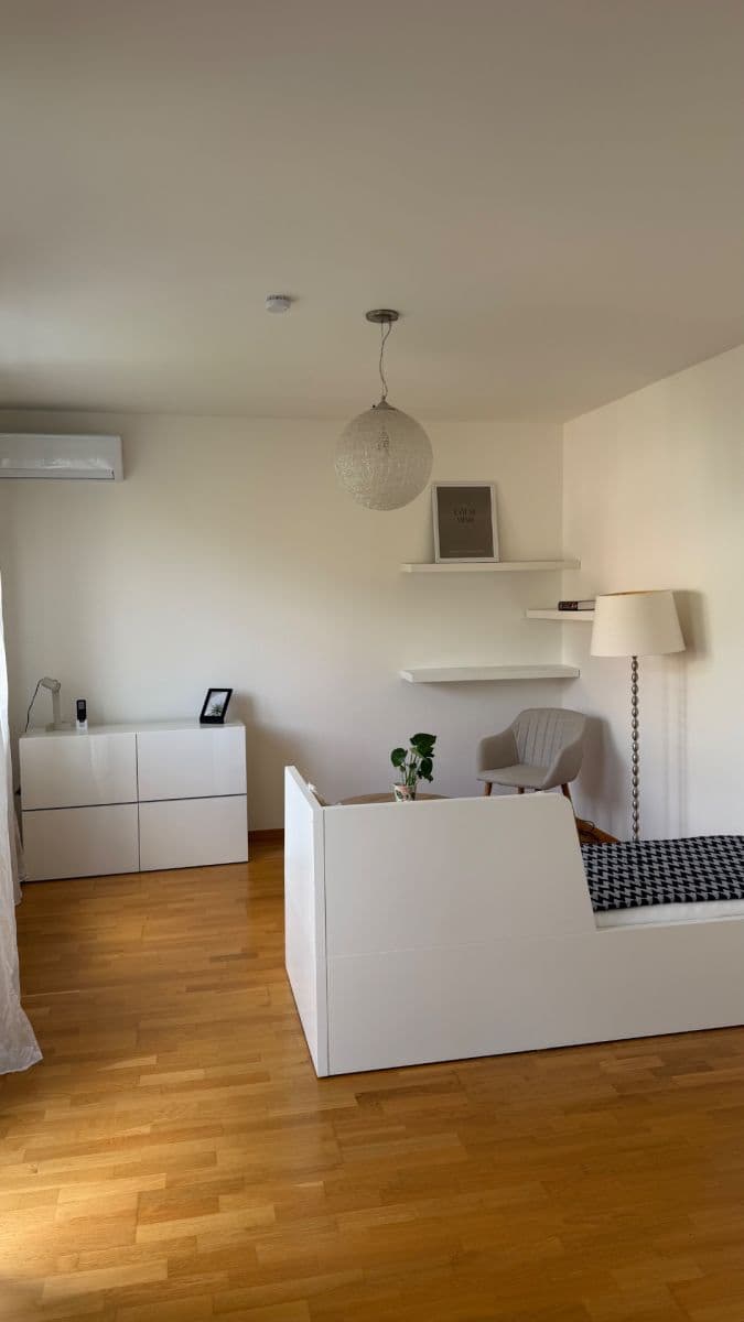 Prenájom bytu 1-izbový 30 m², U Michelského mlýna, Praha, Praha Prenájom bytu 1-izbový 30 m², U Michelského mlýna, Praha, Praha