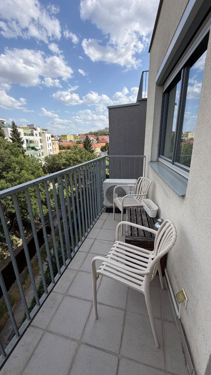 Prenájom bytu 1-izbový 30 m², U Michelského mlýna, Praha, Praha Prenájom bytu 1-izbový 30 m², U Michelského mlýna, Praha, Praha