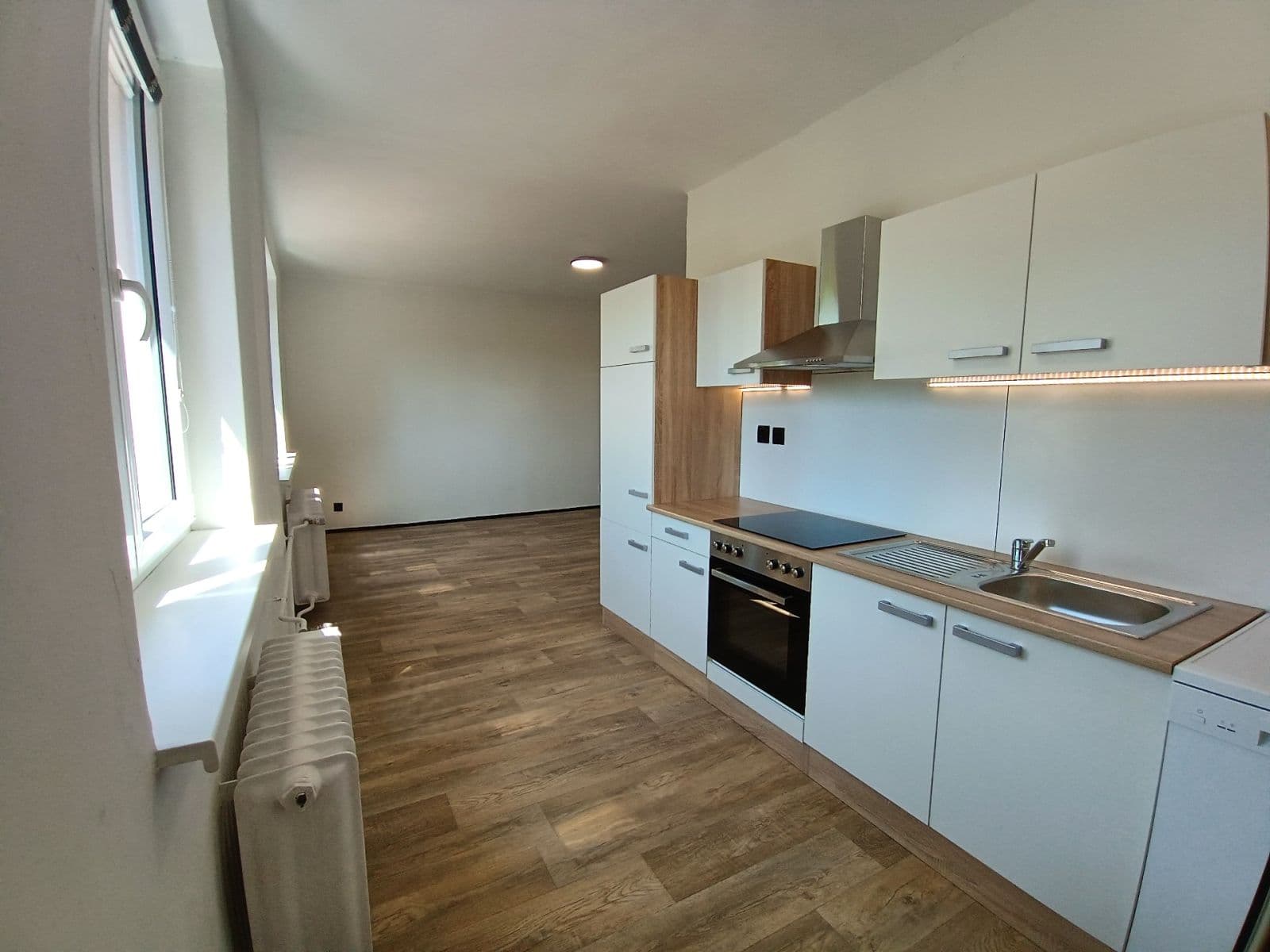 Prenájom bytu 2-izbový 53 m², Jabloňová, Chrudim, Pardubický kraj Prenájom bytu 2-izbový 53 m², Jabloňová, Chrudim, Pardubický kraj