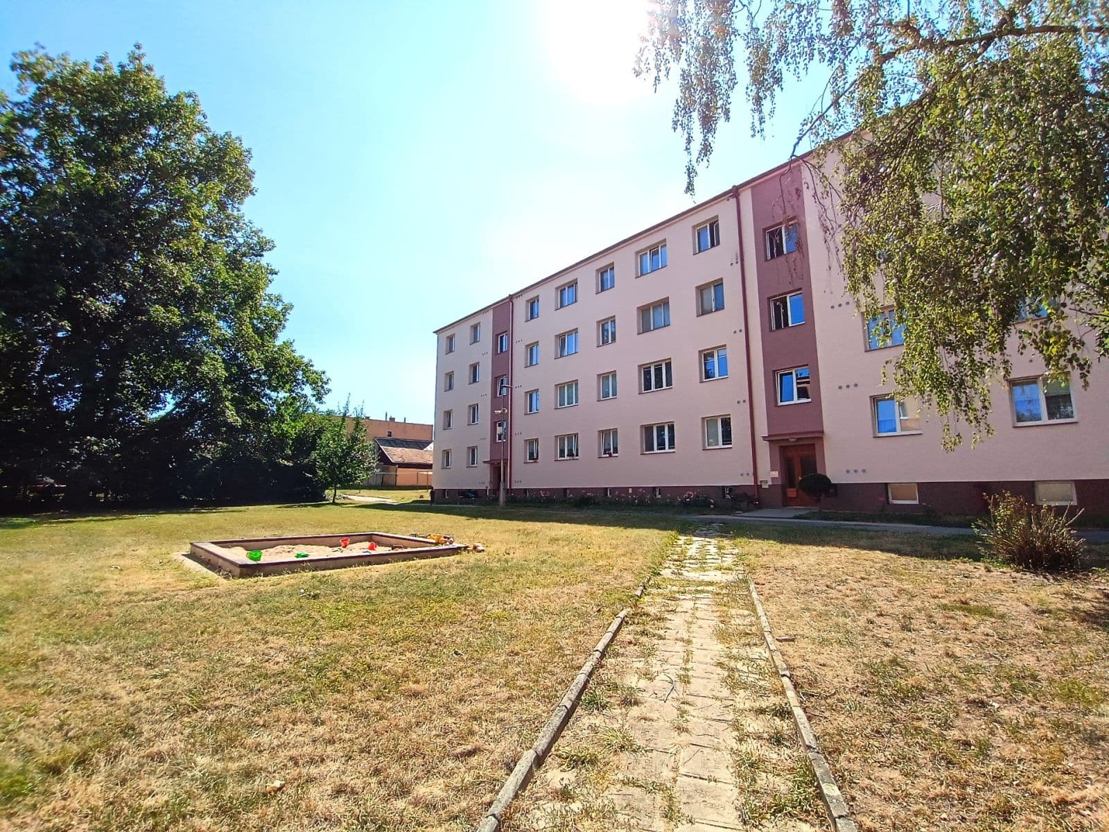 Prenájom bytu 2-izbový 53 m², Jabloňová, Chrudim, Pardubický kraj Prenájom bytu 2-izbový 53 m², Jabloňová, Chrudim, Pardubický kraj