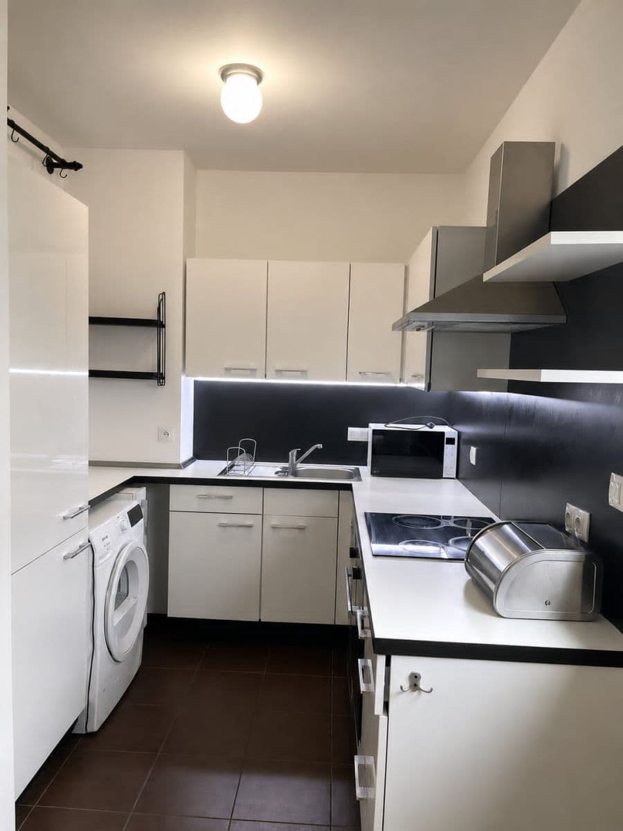 Prenájom bytu 3-izbový 68 m², Nepomuckých, Praha, Praha Prenájom bytu 3-izbový 68 m², Nepomuckých, Praha, Praha