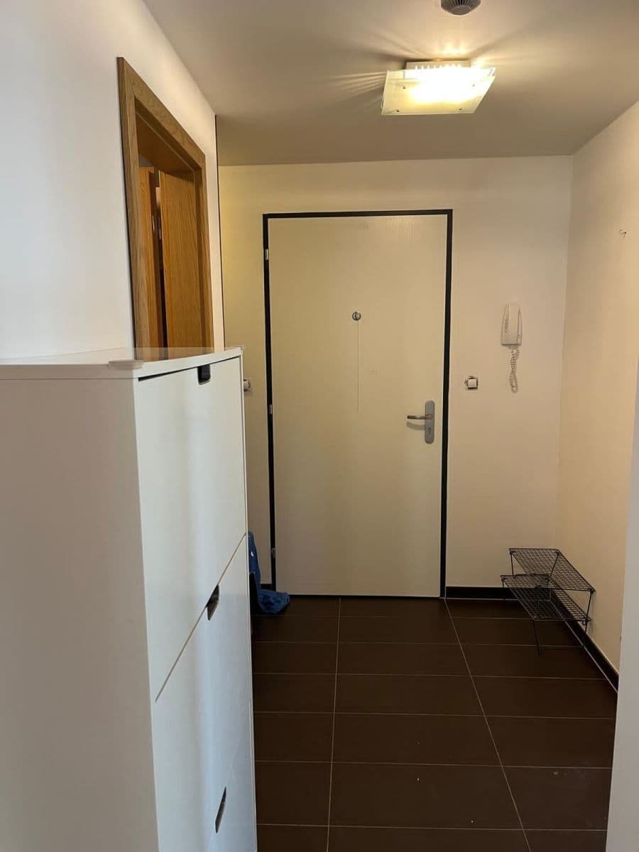 Prenájom bytu 3-izbový 68 m², Nepomuckých, Praha, Praha Prenájom bytu 3-izbový 68 m², Nepomuckých, Praha, Praha