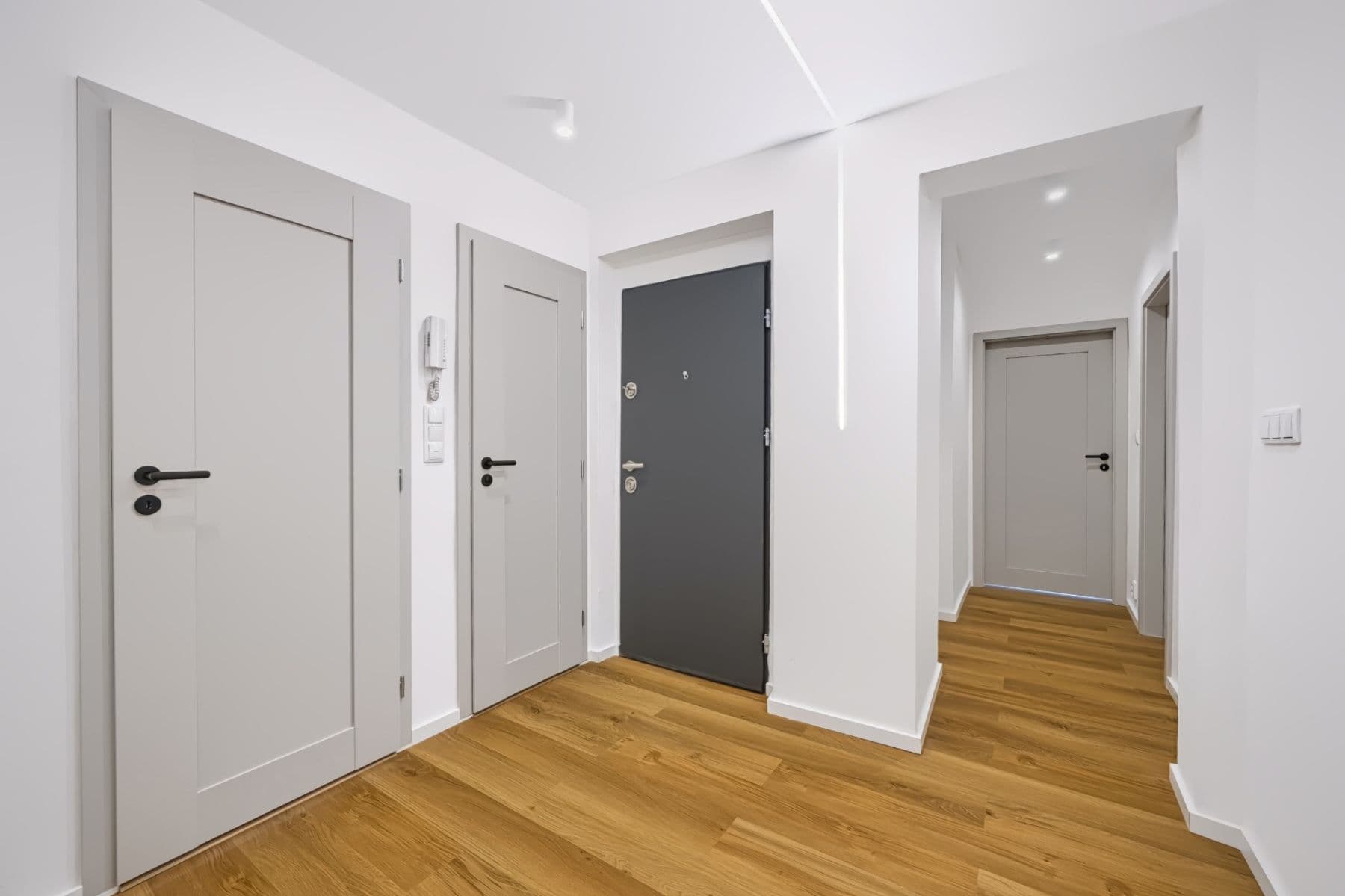 Predaj bytu 4-izbový 78 m², Hlavní, Praha, Praha Predaj bytu 4-izbový 78 m², Hlavní, Praha, Praha