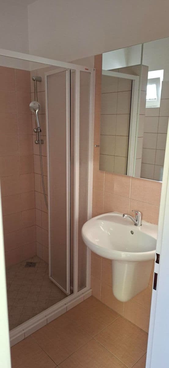 Prenájom bytu 2-izbový 42 m², Střední, Praha, Praha Prenájom bytu 2-izbový 42 m², Střední, Praha, Praha