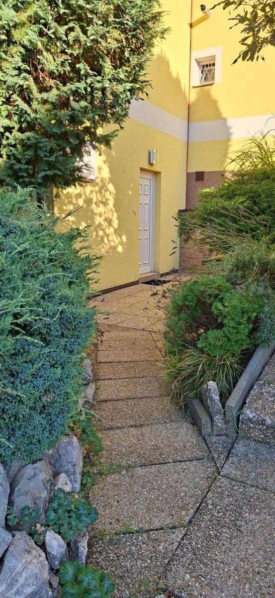 Prenájom bytu 2-izbový 42 m², Střední, Praha, Praha Prenájom bytu 2-izbový 42 m², Střední, Praha, Praha