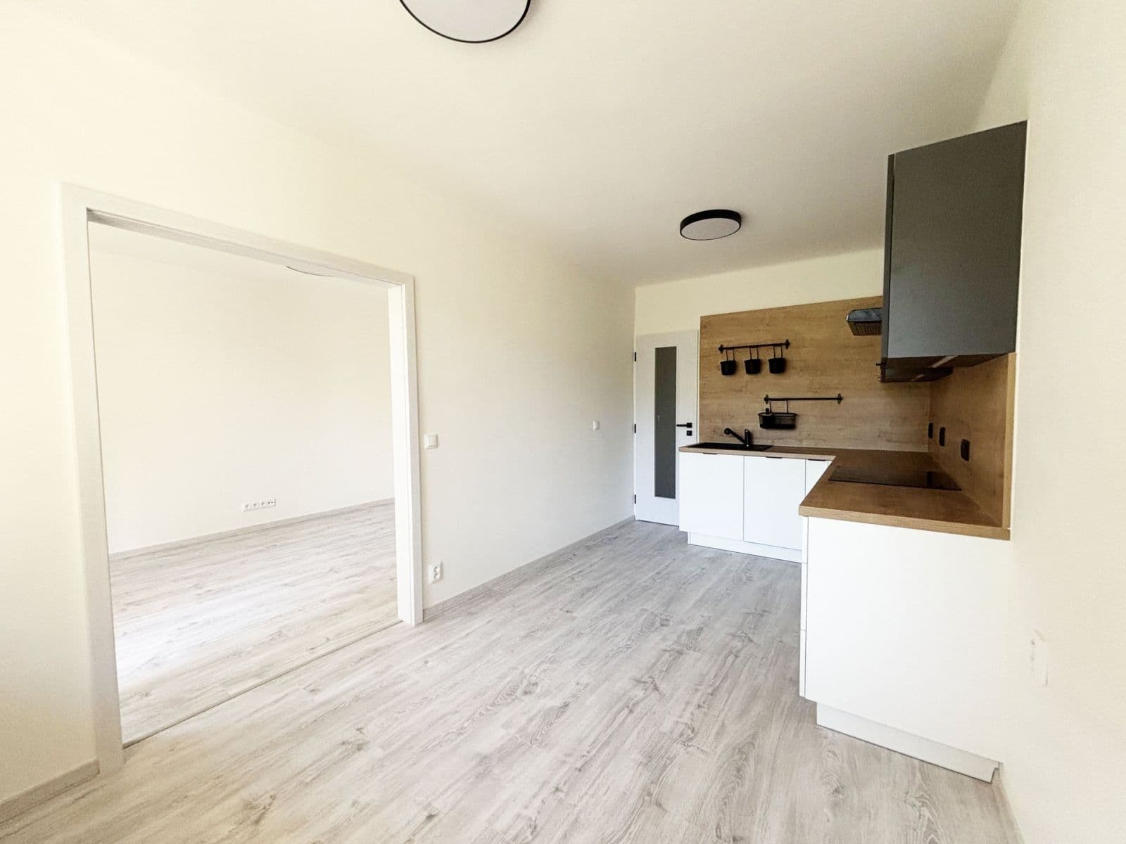 Prenájom bytu 1-izbový 43 m², U plynárny, Praha, Praha Prenájom bytu 1-izbový 43 m², U plynárny, Praha, Praha