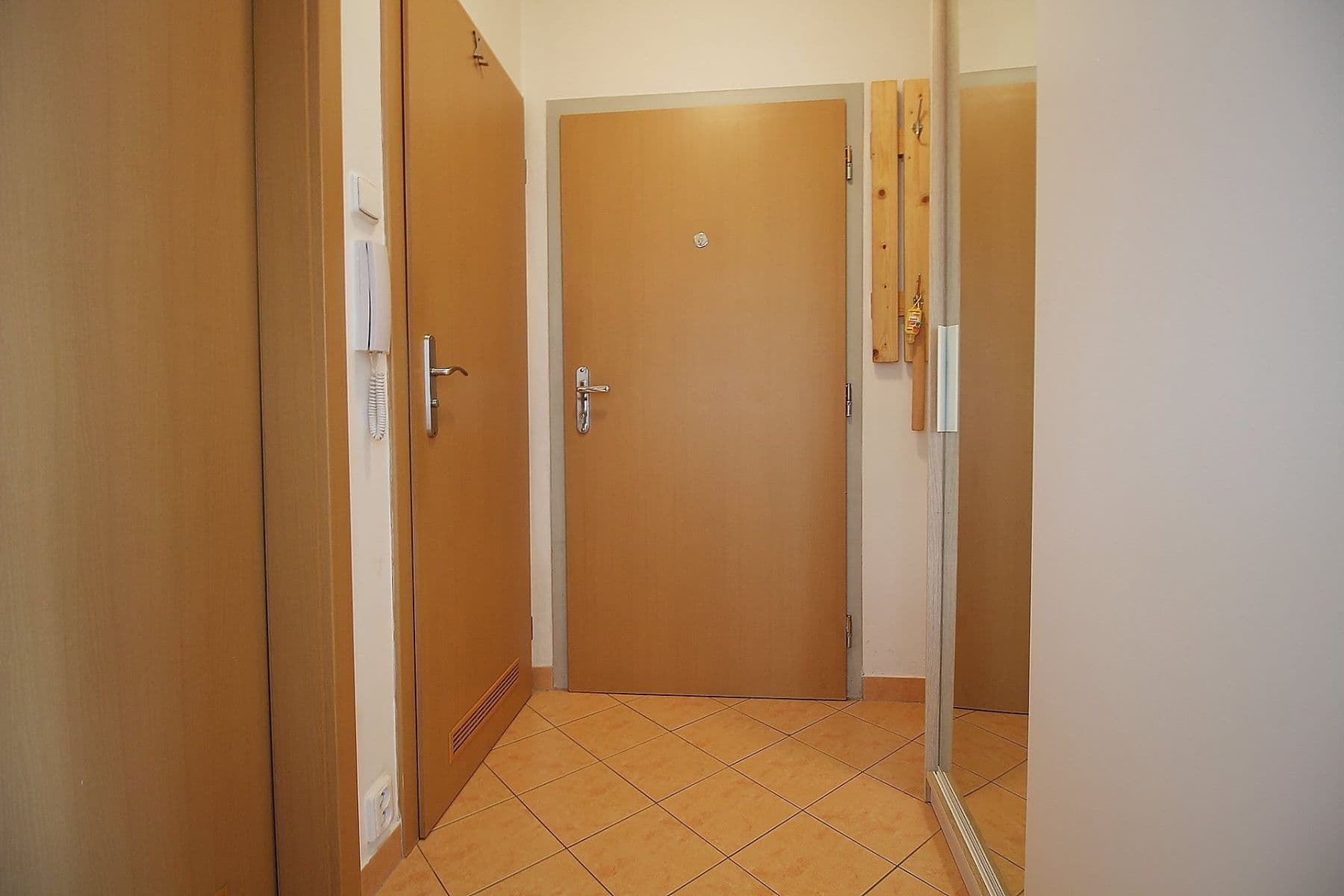 Prenájom bytu 1-izbový 35 m², Rižská, Praha, Praha Prenájom bytu 1-izbový 35 m², Rižská, Praha, Praha