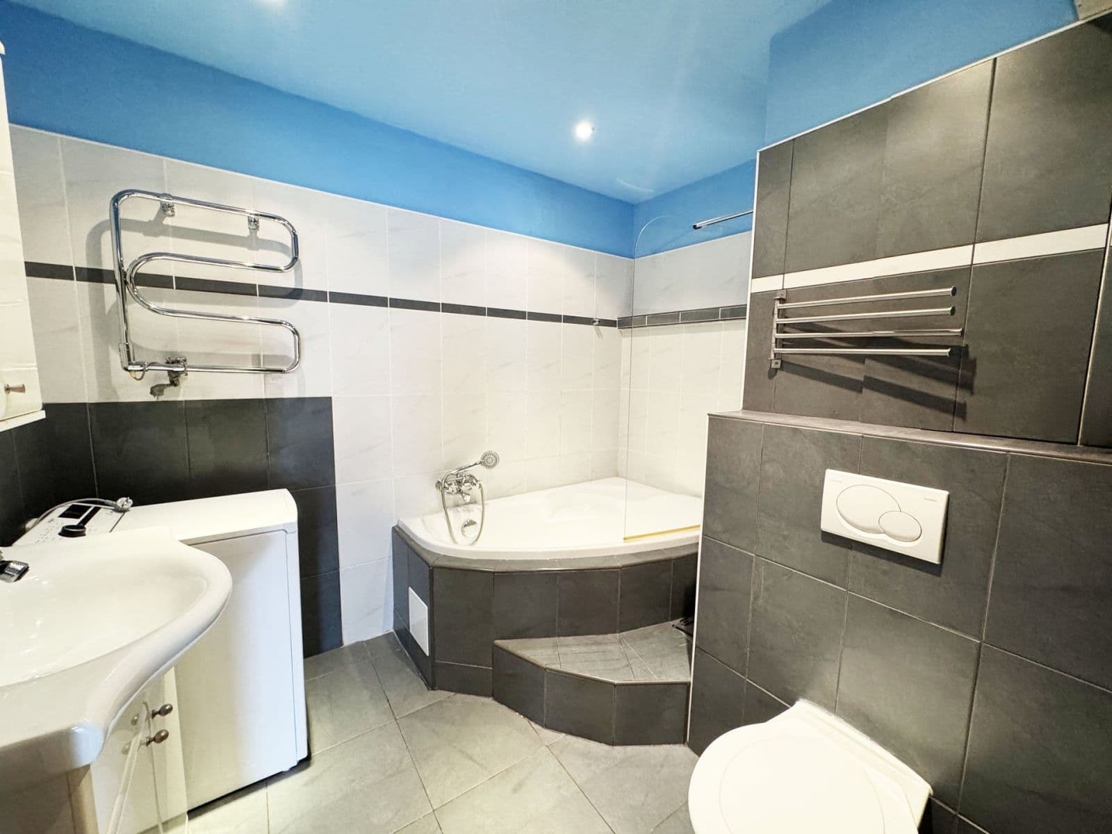 Prenájom bytu 2-izbový 40 m², Poznaňská, Praha, Praha Prenájom bytu 2-izbový 40 m², Poznaňská, Praha, Praha