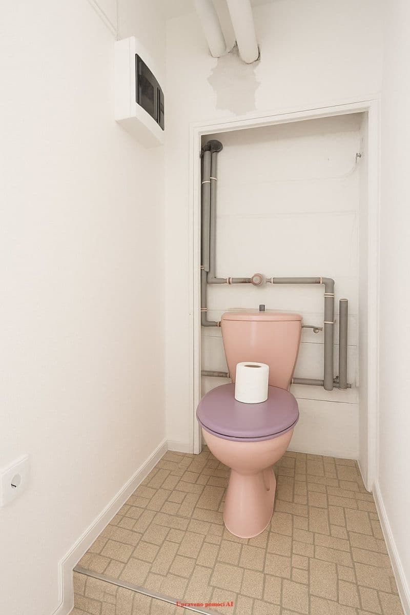 Prenájom nebytového priestoru 17 m², Školská, Karviná, Moravskoslezský kraj Prenájom nebytového priestoru 17 m², Školská, Karviná, Moravskoslezský kraj