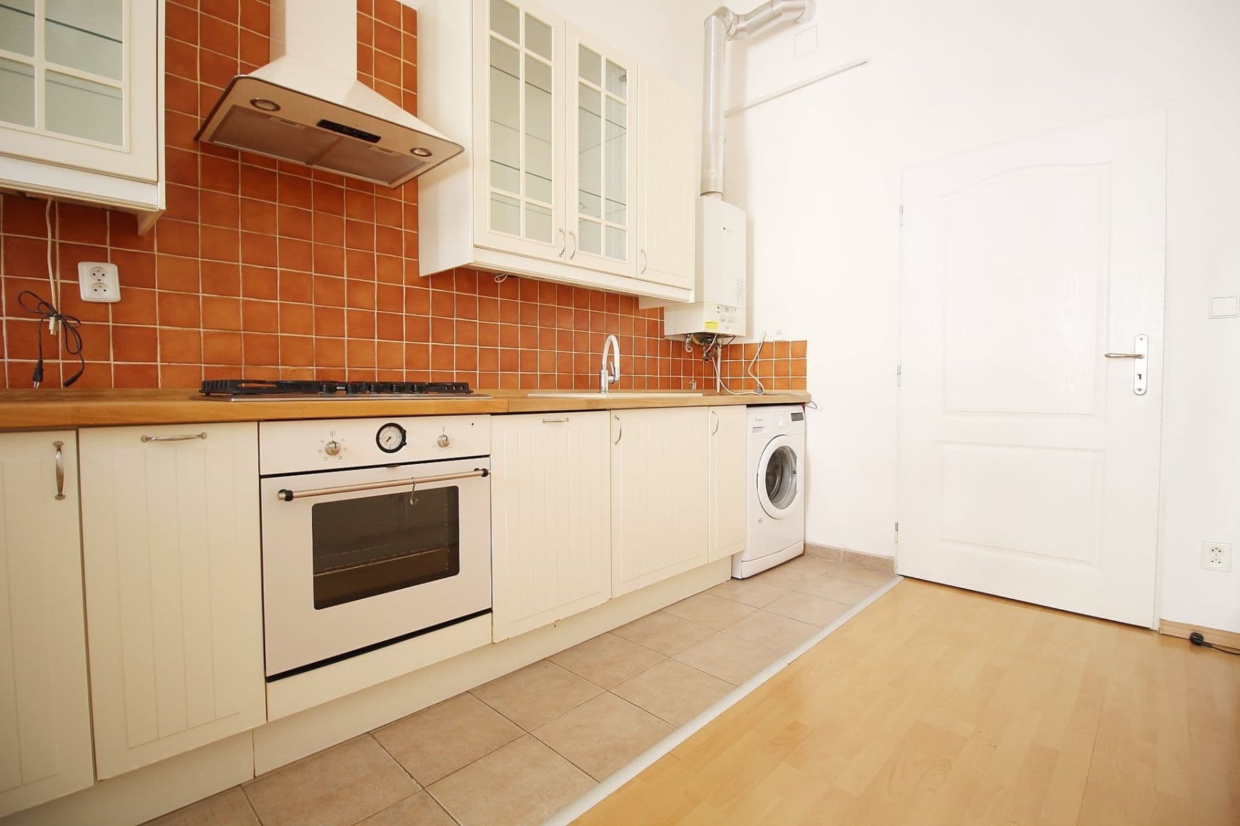 Prenájom bytu 1-izbový 47 m², Grafická, Praha, Praha Prenájom bytu 1-izbový 47 m², Grafická, Praha, Praha
