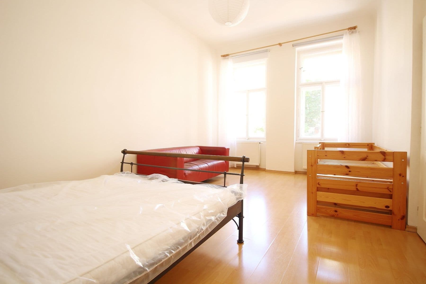 Prenájom bytu 1-izbový 47 m², Grafická, Praha, Praha Prenájom bytu 1-izbový 47 m², Grafická, Praha, Praha