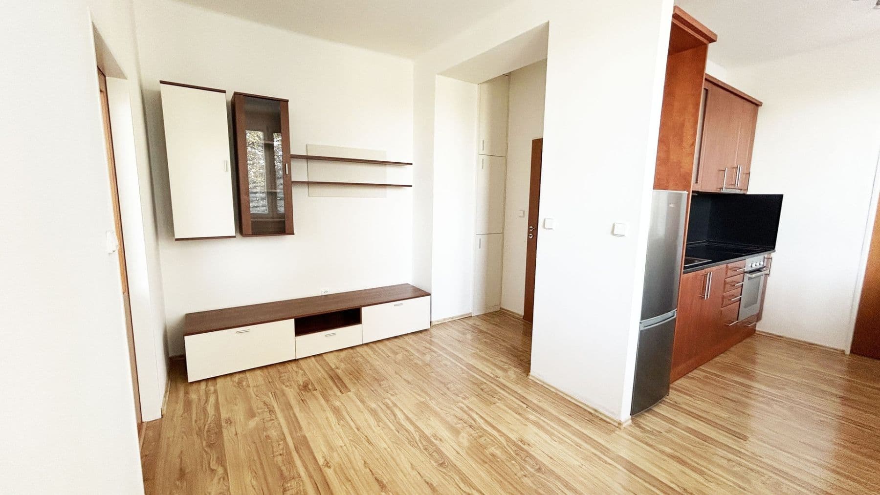 Prenájom bytu 3-izbový 42 m², Moskevská, Kladno, Středočeský kraj Prenájom bytu 3-izbový 42 m², Moskevská, Kladno, Středočeský kraj