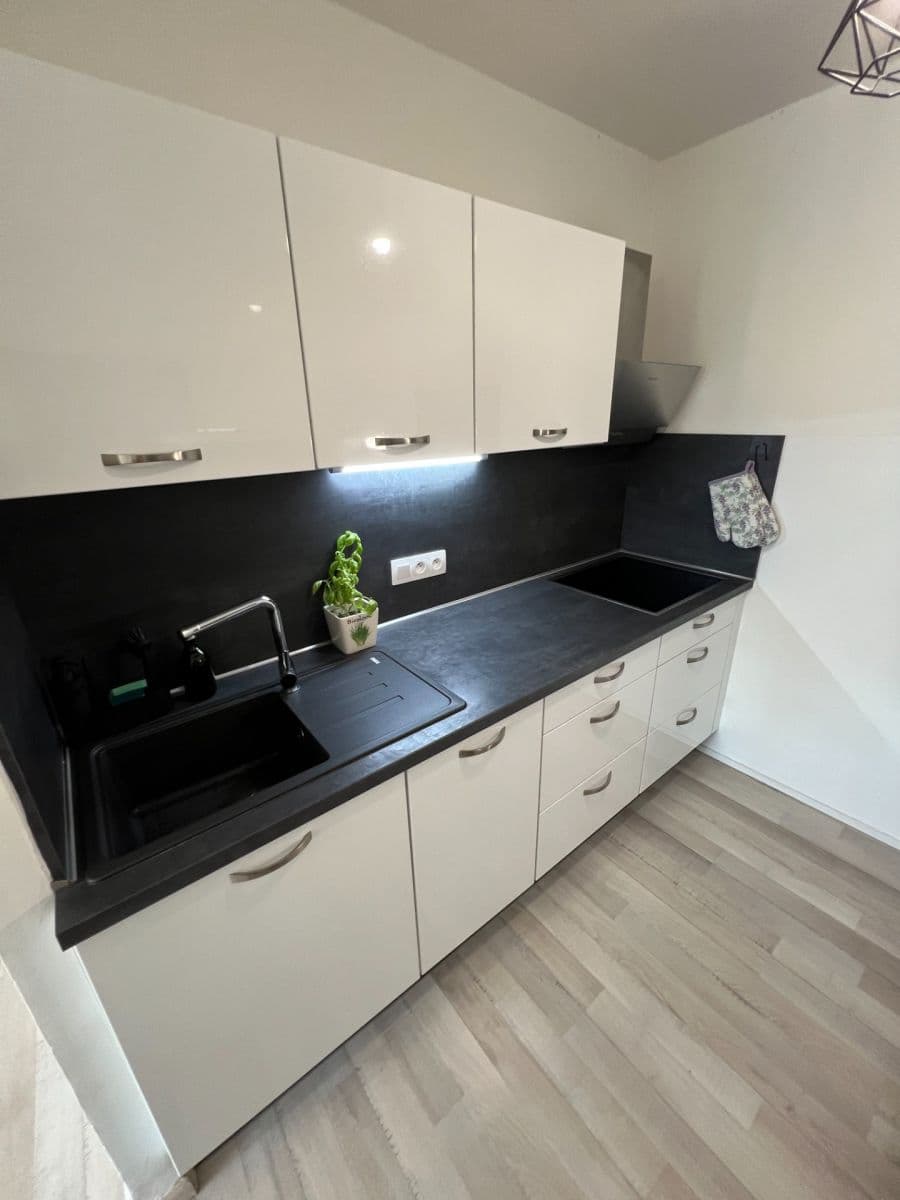 Prenájom bytu 2-izbový 48 m², Malkovského, Praha, Praha Prenájom bytu 2-izbový 48 m², Malkovského, Praha, Praha