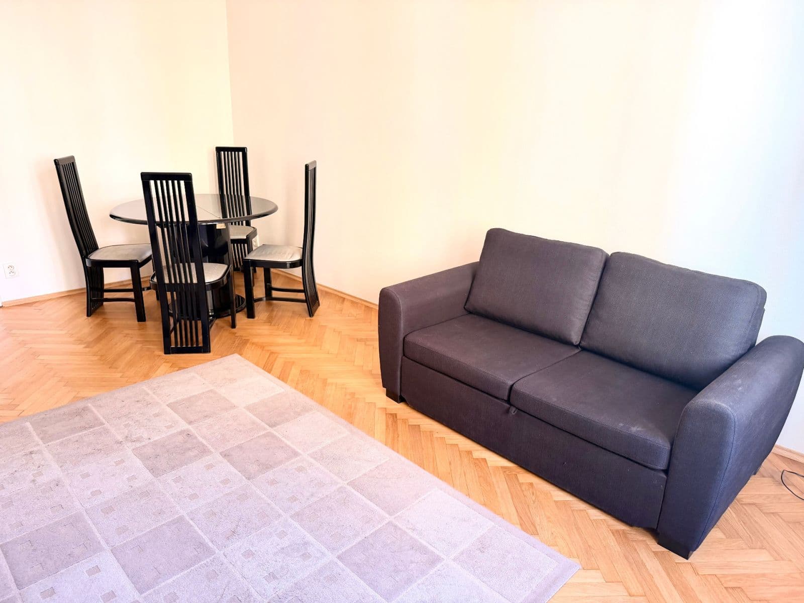 Prenájom bytu 2-izbový 51 m², Biskupcova, Praha, Praha Prenájom bytu 2-izbový 51 m², Biskupcova, Praha, Praha