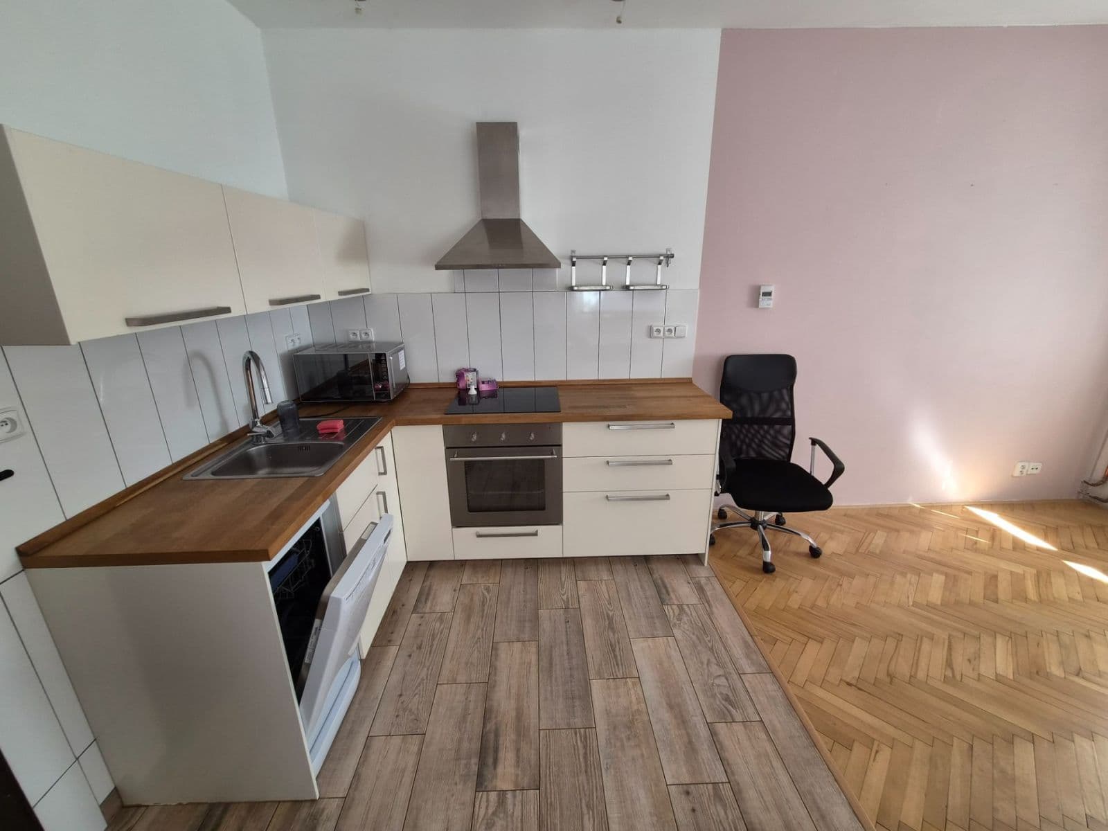 Prenájom bytu 2-izbový 46 m², Khodlova, Praha, Praha Prenájom bytu 2-izbový 46 m², Khodlova, Praha, Praha