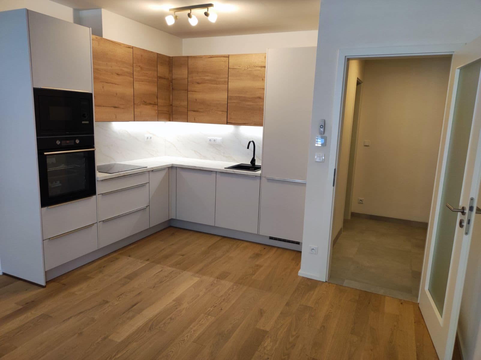 Prenájom bytu 2-izbový 74 m², Bělohorská, Praha, Praha Prenájom bytu 2-izbový 74 m², Bělohorská, Praha, Praha