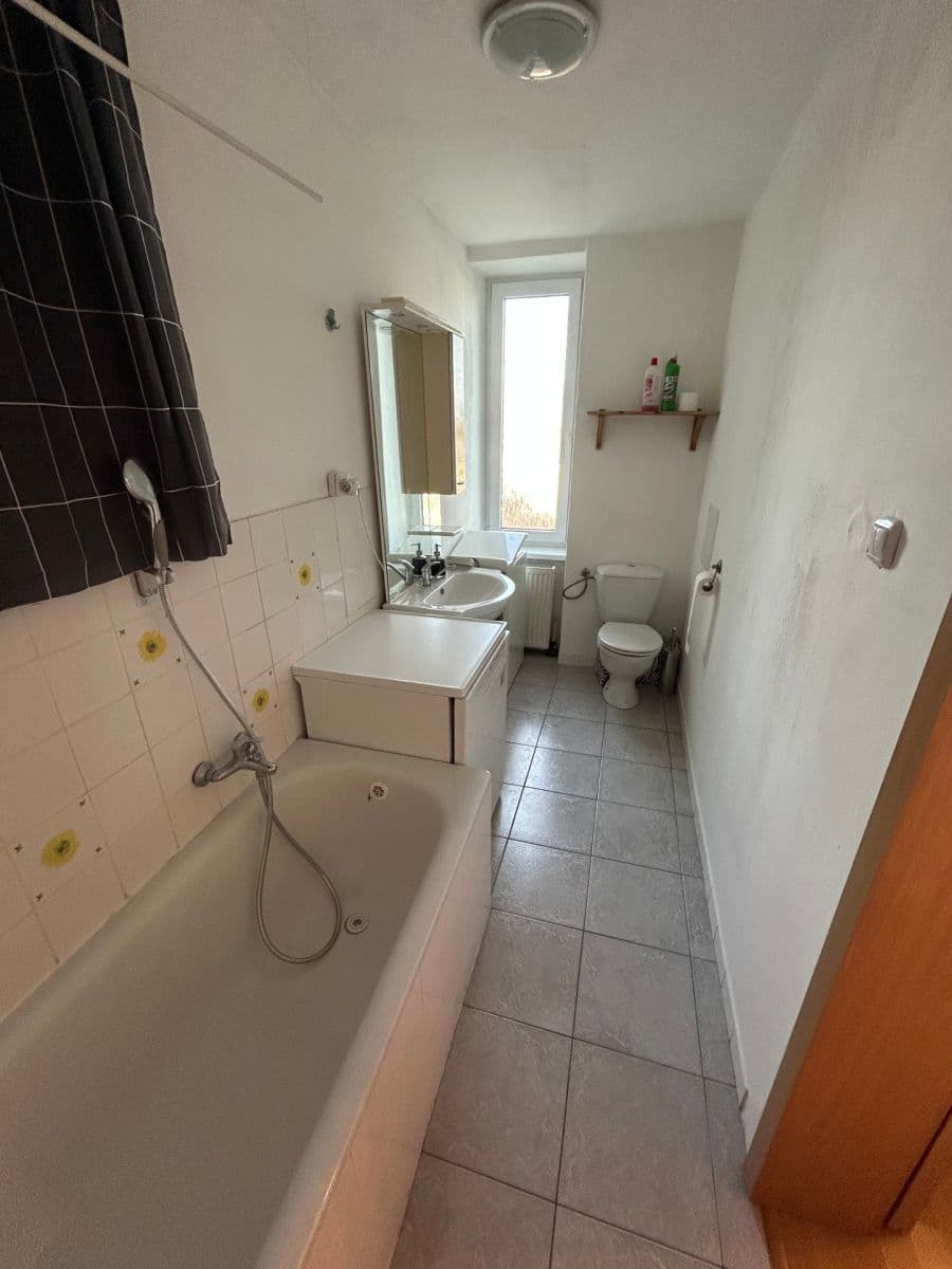 Prenájom bytu 1-izbový 43 m², Doležalova, Ružinov, Bratislavský kraj Prenájom bytu 1-izbový 43 m², Doležalova, Ružinov, Bratislavský kraj