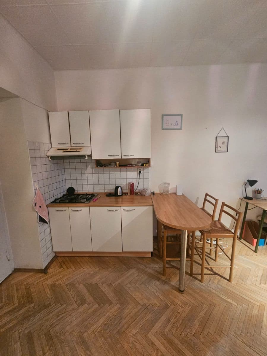 Prenájom bytu Garsoniéra 31 m², Prosecká, Praha, Praha Prenájom bytu Garsoniéra 31 m², Prosecká, Praha, Praha