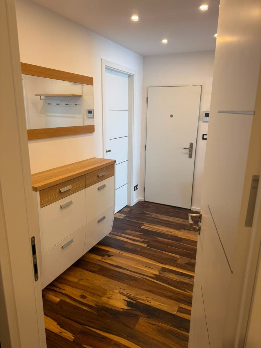 Prenájom bytu 3-izbový 70 m², Pujmanové, Praha, Praha Prenájom bytu 3-izbový 70 m², Pujmanové, Praha, Praha