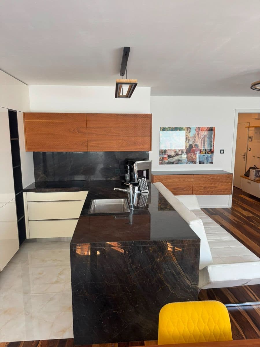 Prenájom bytu 3-izbový 70 m², Pujmanové, Praha, Praha Prenájom bytu 3-izbový 70 m², Pujmanové, Praha, Praha
