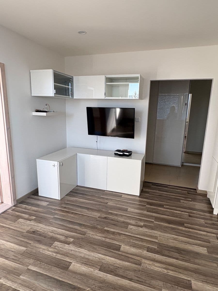 Prenájom bytu 3-izbový 66 m², Na rovinách, Praha, Praha Prenájom bytu 3-izbový 66 m², Na rovinách, Praha, Praha