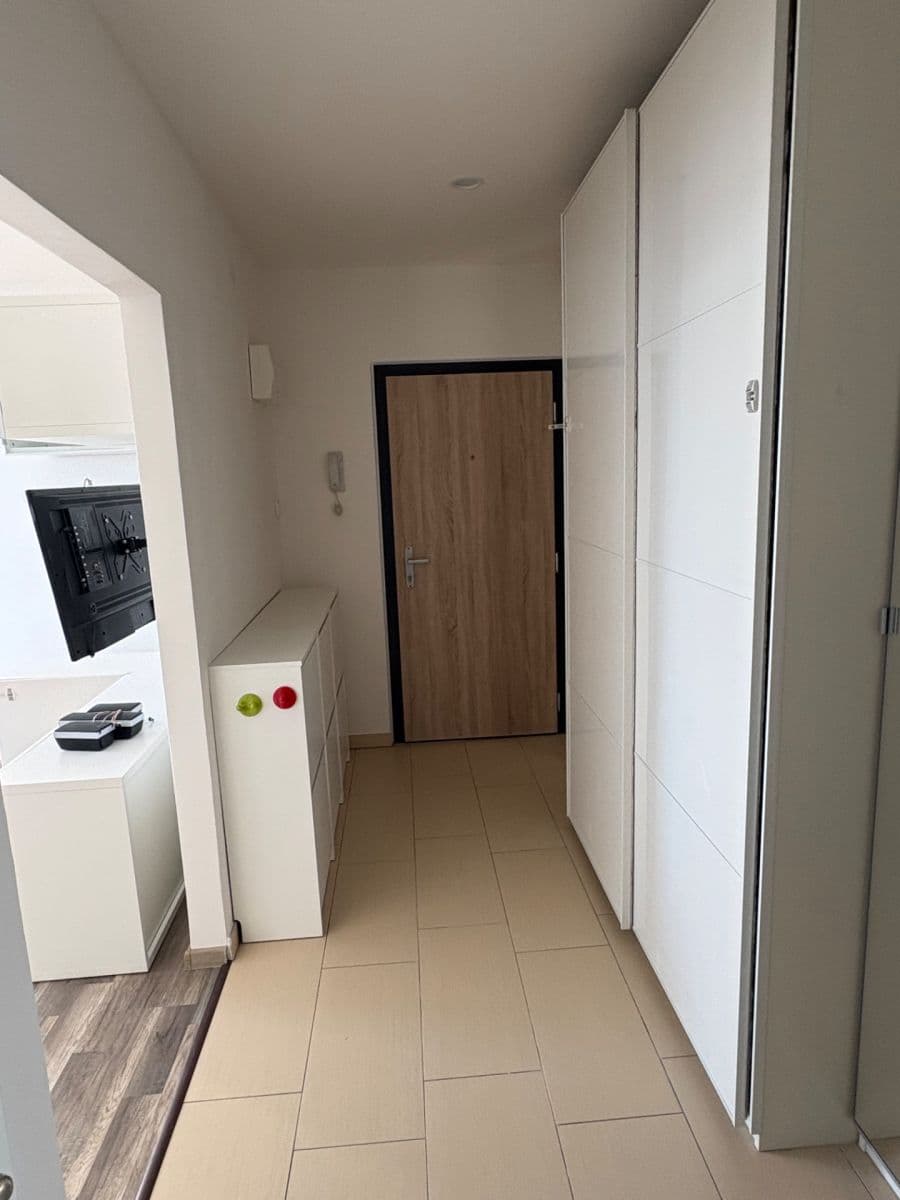 Prenájom bytu 3-izbový 66 m², Na rovinách, Praha, Praha Prenájom bytu 3-izbový 66 m², Na rovinách, Praha, Praha