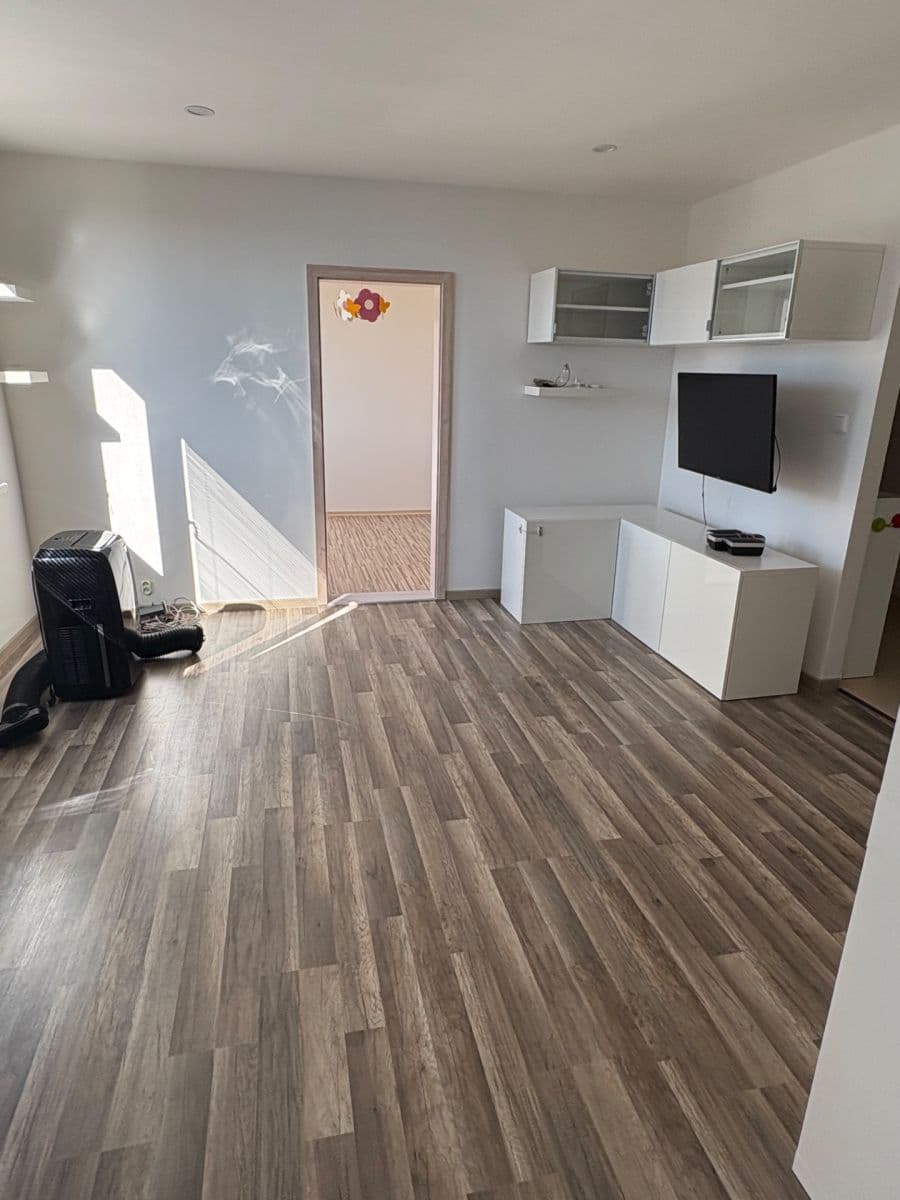 Prenájom bytu 3-izbový 66 m², Na rovinách, Praha, Praha Prenájom bytu 3-izbový 66 m², Na rovinách, Praha, Praha