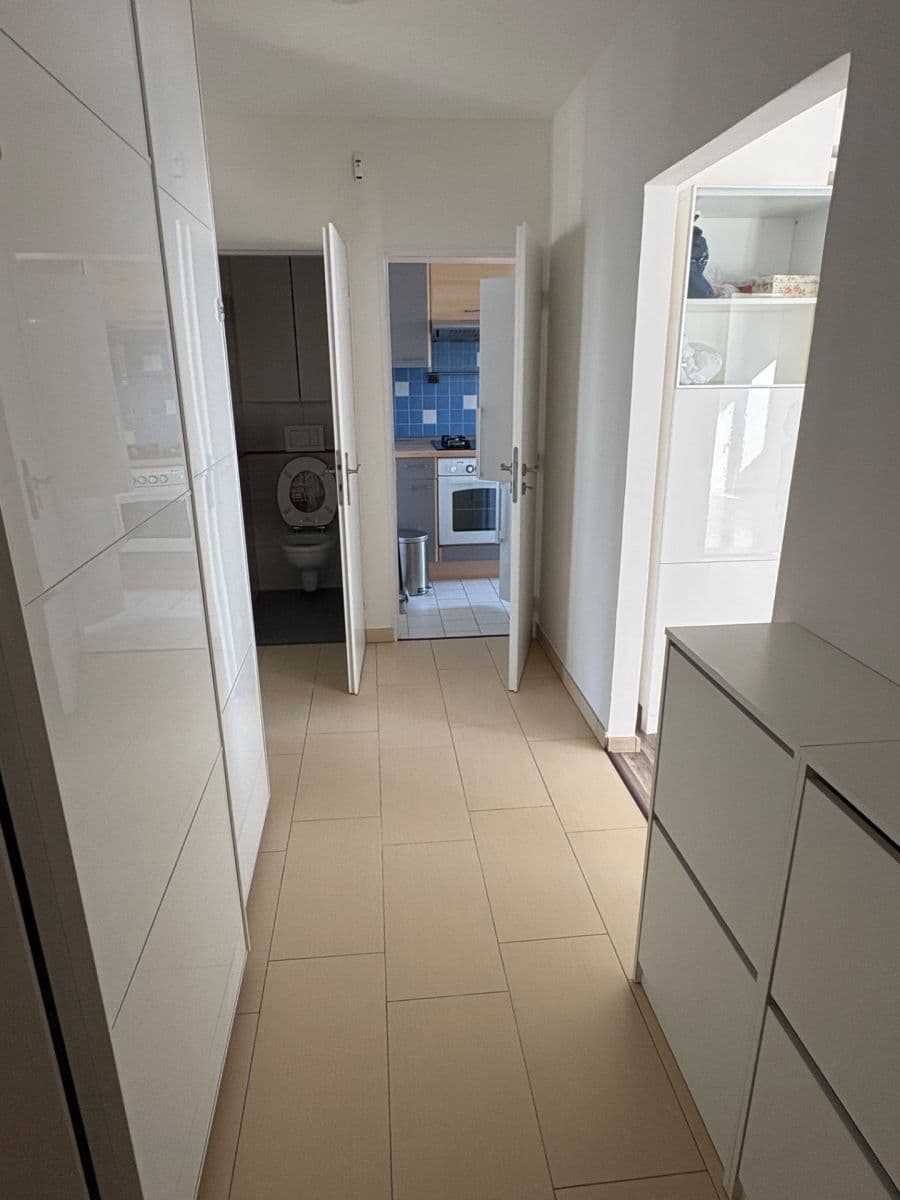 Prenájom bytu 3-izbový 66 m², Na rovinách, Praha, Praha Prenájom bytu 3-izbový 66 m², Na rovinách, Praha, Praha