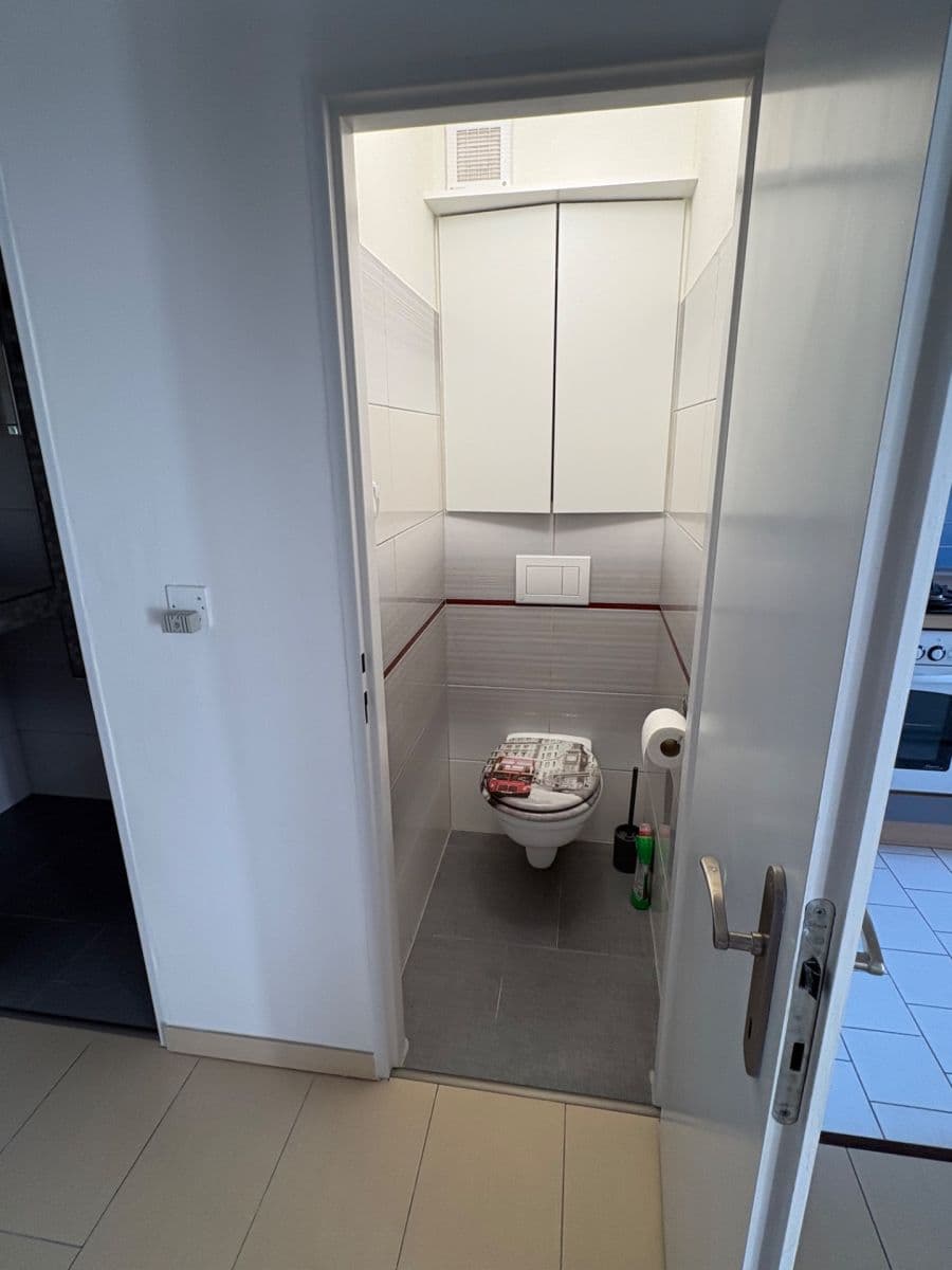Prenájom bytu 3-izbový 66 m², Na rovinách, Praha, Praha Prenájom bytu 3-izbový 66 m², Na rovinách, Praha, Praha