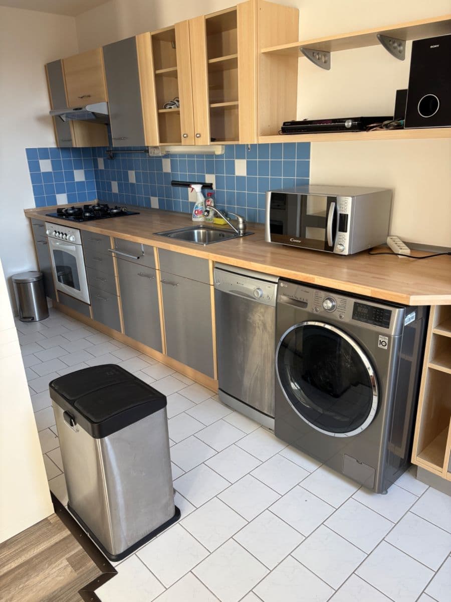 Prenájom bytu 3-izbový 66 m², Na rovinách, Praha, Praha Prenájom bytu 3-izbový 66 m², Na rovinách, Praha, Praha