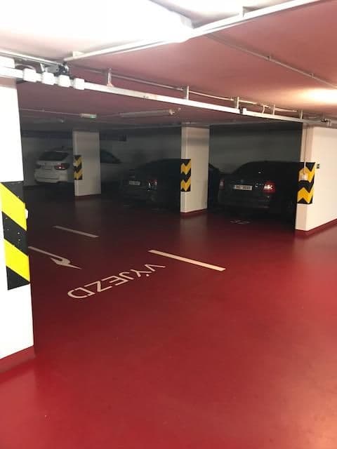 Prenájom garáže 15 m², Pelušková, Praha, Praha Prenájom garáže 15 m², Pelušková, Praha, Praha