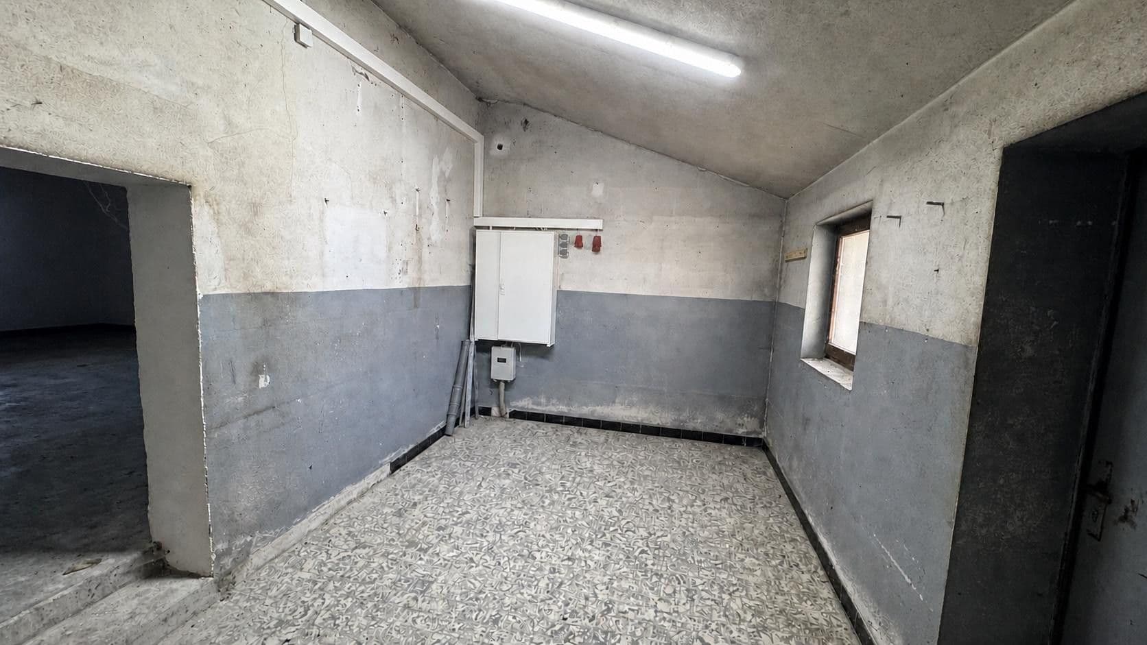 Prenájom nebytového priestoru 2.400 m², Uracher Str. 52, St. Johann, Bádensko-Wurttembersko Prenájom nebytového priestoru 2.400 m², Uracher Str. 52, St. Johann, Bádensko-Wurttembersko