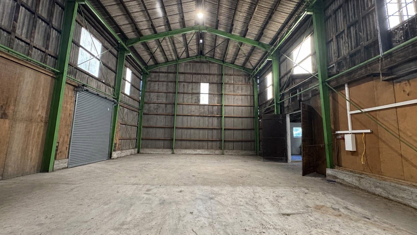 Prenájom nebytového priestoru 2.400 m², Uracher Str. 52, St. Johann, Bádensko-Wurttembersko Prenájom nebytového priestoru 2.400 m², Uracher Str. 52, St. Johann, Bádensko-Wurttembersko