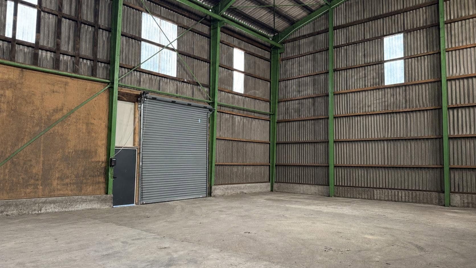 Prenájom nebytového priestoru 2.400 m², Uracher Str. 52, St. Johann, Bádensko-Wurttembersko Prenájom nebytového priestoru 2.400 m², Uracher Str. 52, St. Johann, Bádensko-Wurttembersko