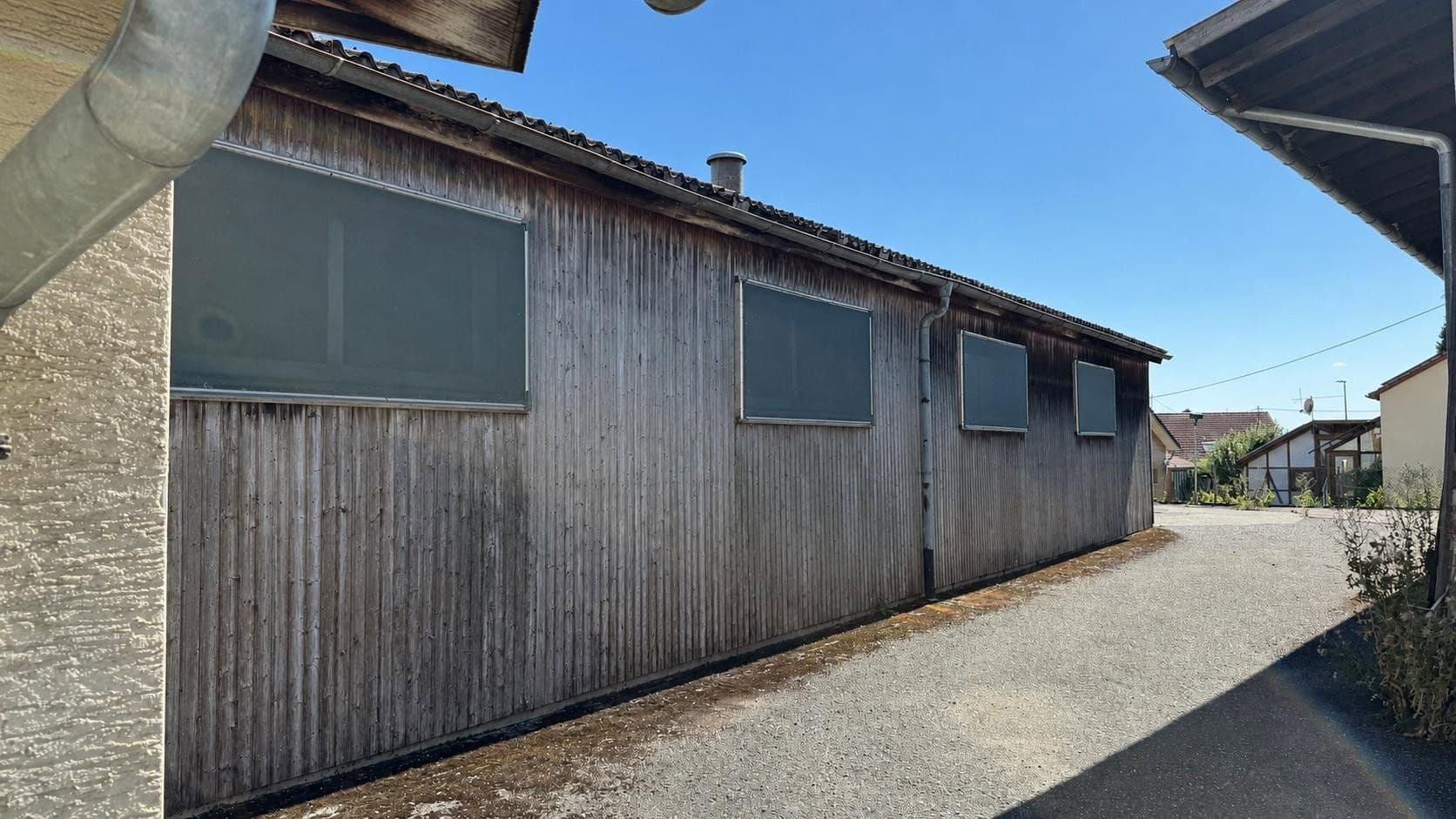 Prenájom nebytového priestoru 2.400 m², Uracher Str. 52, St. Johann, Bádensko-Wurttembersko Prenájom nebytového priestoru 2.400 m², Uracher Str. 52, St. Johann, Bádensko-Wurttembersko