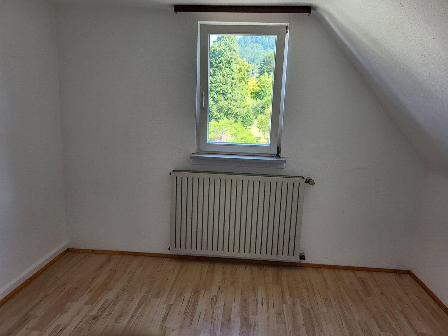 Prenájom bytu 3-izbový 59 m², Baden-Baden, Bádensko-Wurttembersko Prenájom bytu 3-izbový 59 m², Baden-Baden, Bádensko-Wurttembersko