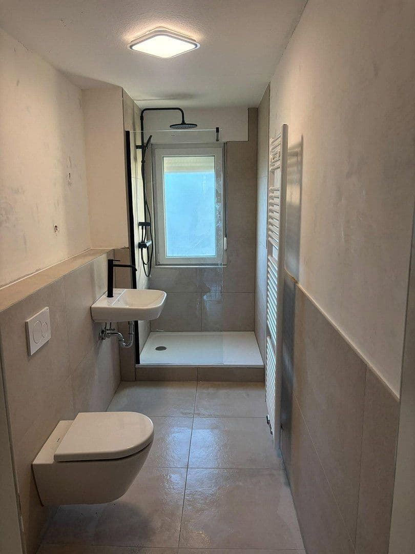 Prenájom bytu 2-izbový 60 m², Frankfurt am Main, Hesensko Prenájom bytu 2-izbový 60 m², Frankfurt am Main, Hesensko