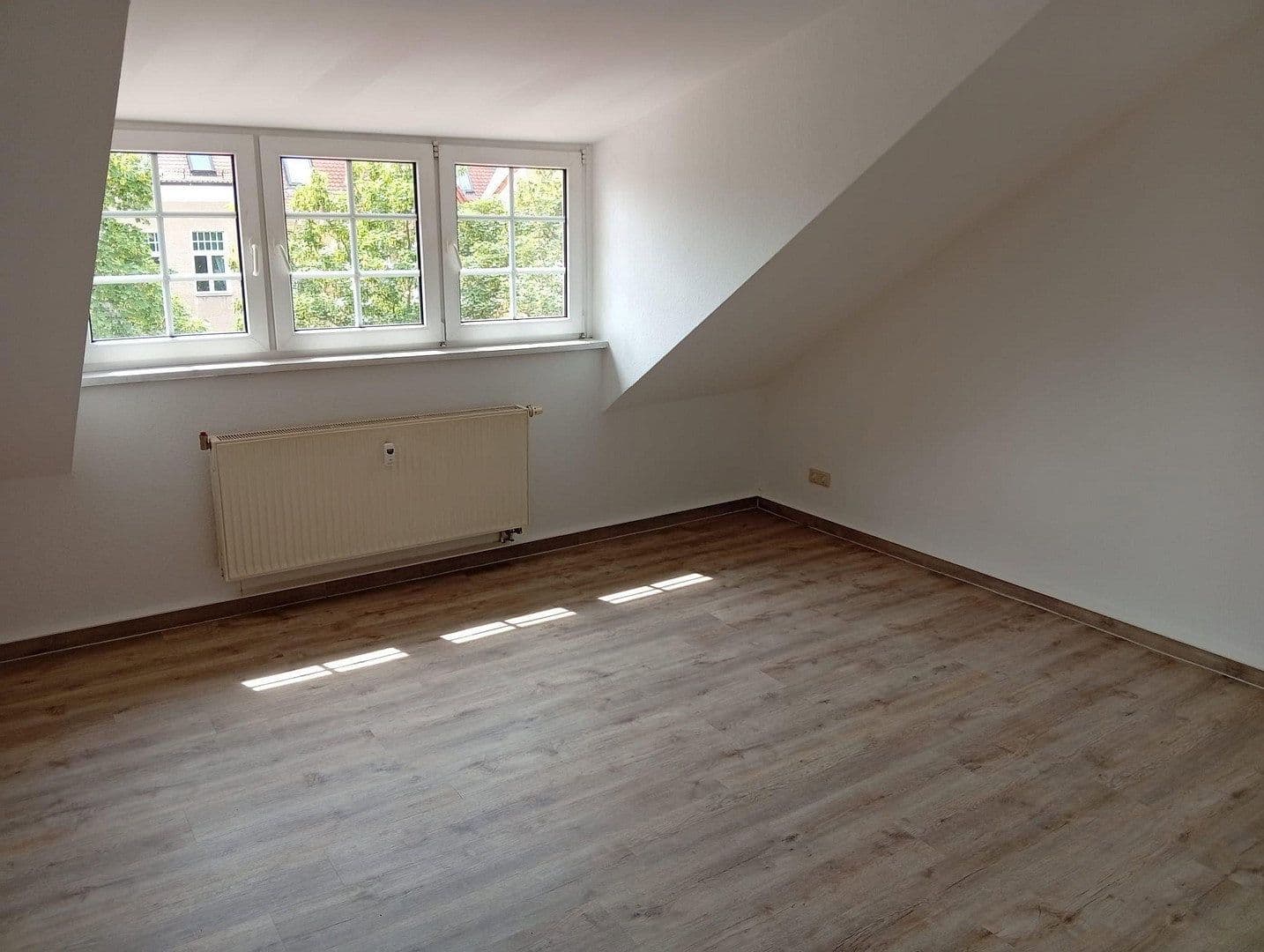 Prenájom bytu 4-izbový 90 m², Goethestr. 16, Dessau-Roßlau, Sasko-Anhaltsko Prenájom bytu 4-izbový 90 m², Goethestr. 16, Dessau-Roßlau, Sasko-Anhaltsko