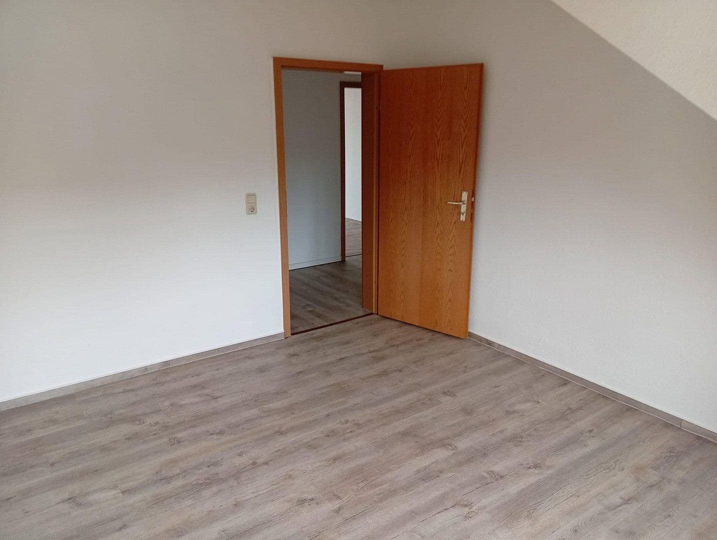 Prenájom bytu 4-izbový 90 m², Goethestr. 16, Dessau-Roßlau, Sasko-Anhaltsko Prenájom bytu 4-izbový 90 m², Goethestr. 16, Dessau-Roßlau, Sasko-Anhaltsko