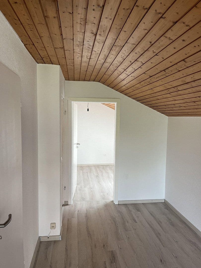 Prenájom bytu 2-izbový 40 m², Wurmlingen, Bádensko-Wurttembersko Prenájom bytu 2-izbový 40 m², Wurmlingen, Bádensko-Wurttembersko