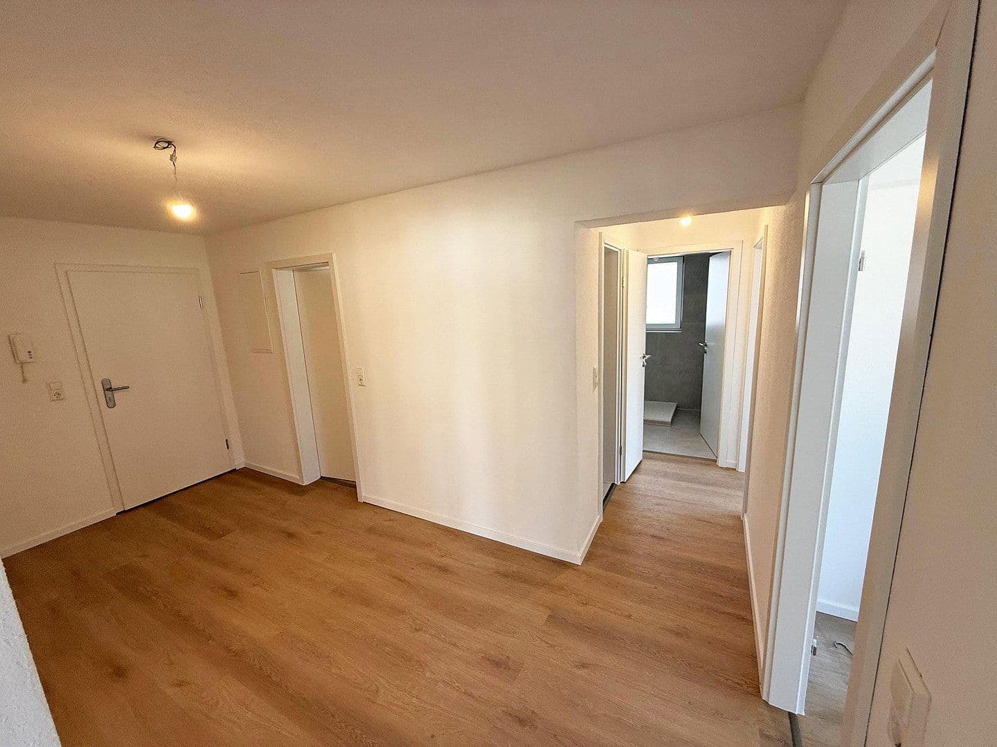 Prenájom bytu 4-izbový 95 m², Stuttgart, Bádensko-Wurttembersko Prenájom bytu 4-izbový 95 m², Stuttgart, Bádensko-Wurttembersko