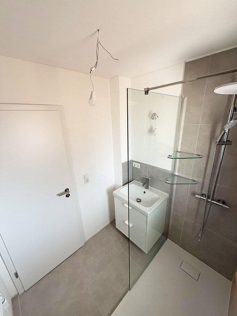 Prenájom bytu 4-izbový 95 m², Stuttgart, Bádensko-Wurttembersko Prenájom bytu 4-izbový 95 m², Stuttgart, Bádensko-Wurttembersko