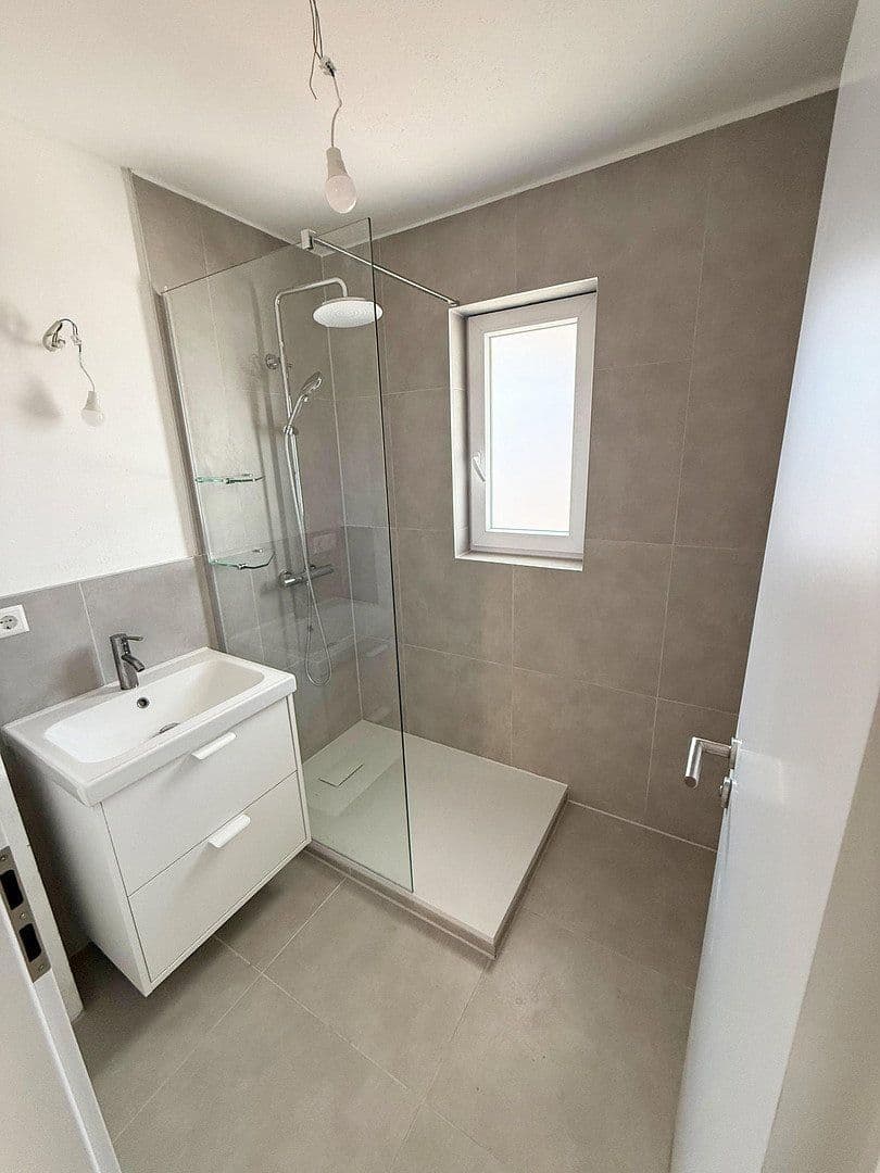 Prenájom bytu 4-izbový 95 m², Stuttgart, Bádensko-Wurttembersko Prenájom bytu 4-izbový 95 m², Stuttgart, Bádensko-Wurttembersko