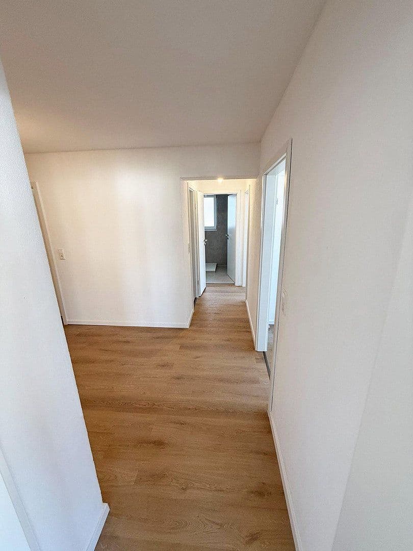 Prenájom bytu 4-izbový 95 m², Stuttgart, Bádensko-Wurttembersko Prenájom bytu 4-izbový 95 m², Stuttgart, Bádensko-Wurttembersko